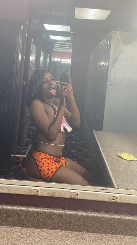 Naken lekkede OnlyFans-bilde av Sexy Chocolate