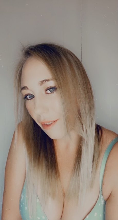 Naken läckt OnlyFans-bild av Tabitha