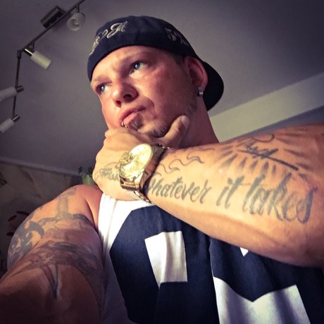Naken läckt OnlyFans-bild av El Papi