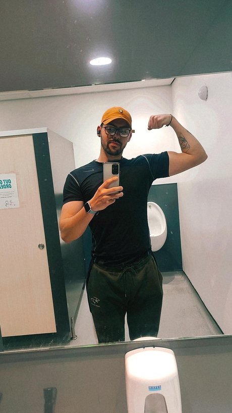 Nacktes geleaktes OnlyFans-Foto von Latino Gold 