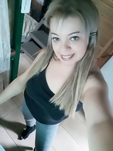 Naken läckt OnlyFans-bild av Honeyblond