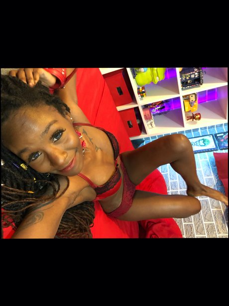 Naken läckt OnlyFans-bild av Sweetgirlkili
