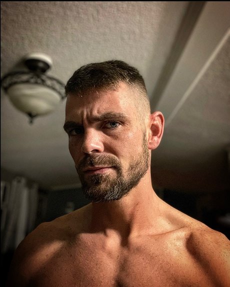 Naken läckt OnlyFans-bild av John