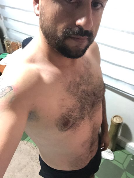 Naken lekkede OnlyFans-bilde av Luifer