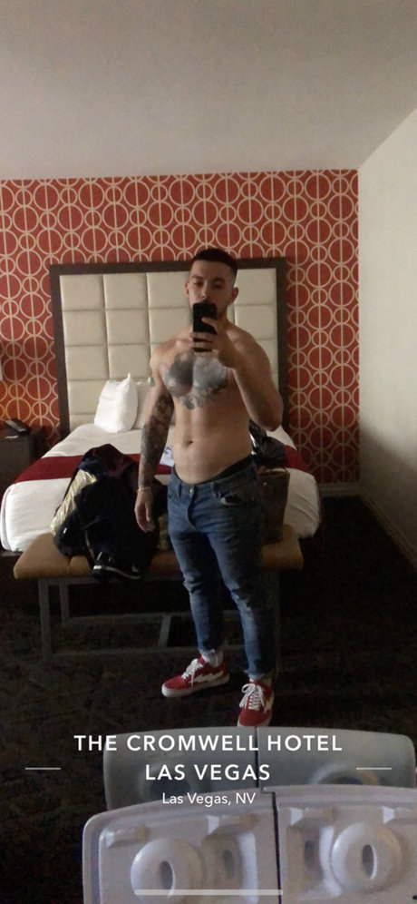 Foto nua vazada do OnlyFans de Ethan Lam