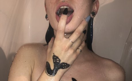 Naken läckt OnlyFans-bild av Saturn