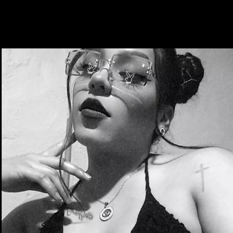Naakte gelekte OnlyFans-foto van Neva Vazquez