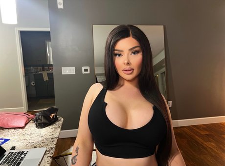 Обнаженная фотография утечки OnlyFans от Sativa Shiesty