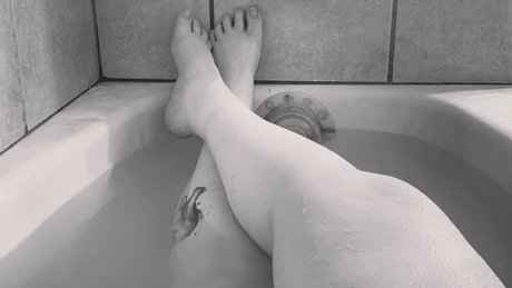 Naken läckt OnlyFans-bild av Charlie