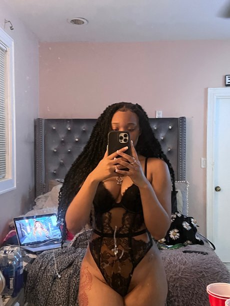 Foto nua vazada do OnlyFans de Pluto