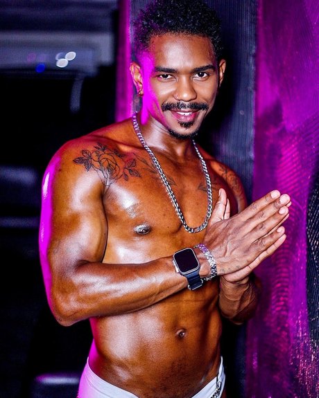 Alaston vuotanut OnlyFans-kuva   