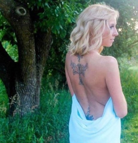 Naken läckt OnlyFans-bild av Mila Moon