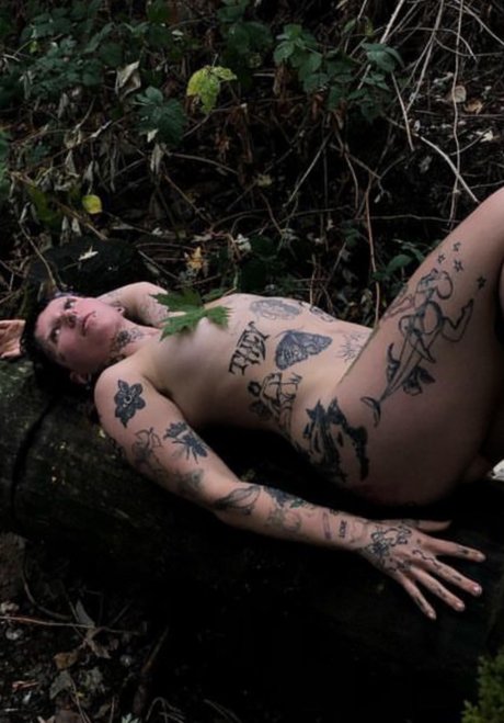 Naken läckt OnlyFans-bild av Lna C