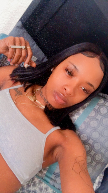 Naken läckt OnlyFans-bild av Angel Marrie