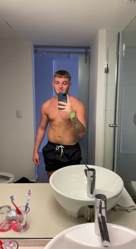 Alaston vuotanut OnlyFans-kuva Reg 