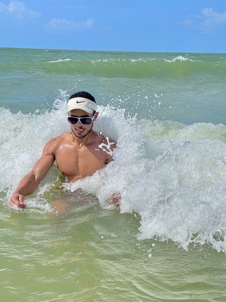 Alaston vuotanut OnlyFans-kuva Zaah Wayne 