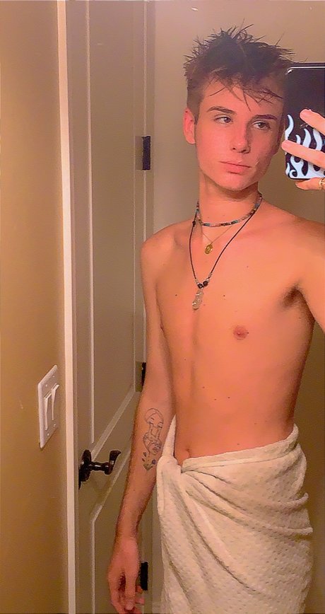Naakte gelekte OnlyFans-foto van Tyler