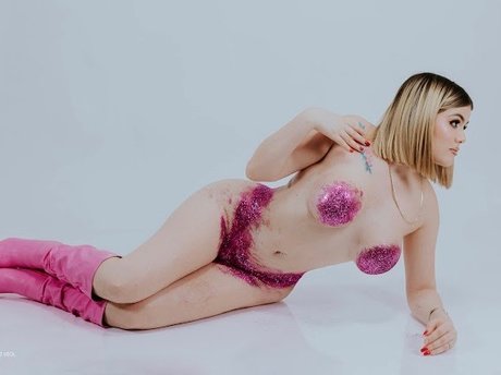 Nøgent lækket OnlyFans-billede af Yessybernal