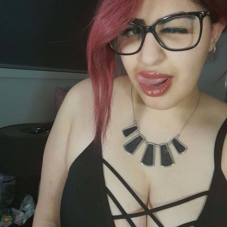 Alasti lekkinud OnlyFans-i pilt Y A Z M I N A