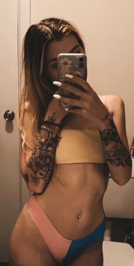 Naken lekkede OnlyFans-bilde av Tay 