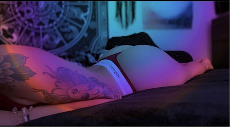 Naken läckt OnlyFans-bild av Tbaby