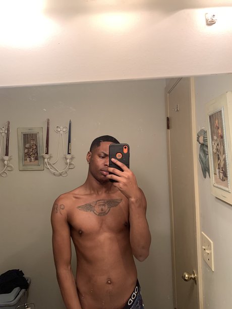 Обнаженная фотография утечки OnlyFans от Vontez Ester