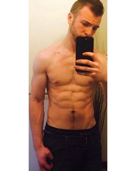 Обнаженная фотография утечки OnlyFans от Zackthrowingback
