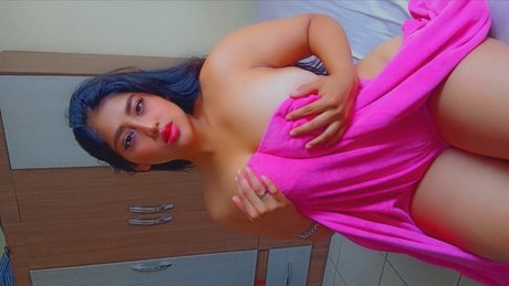 Naken läckt OnlyFans-bild av 110219