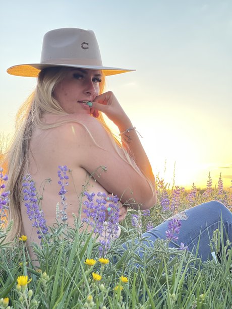 Naken läckt OnlyFans-bild av M