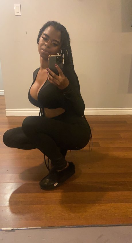Naken läckt OnlyFans-bild av Tashabanks