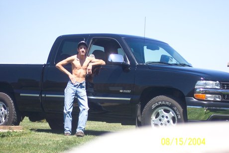 Alaston vuotanut OnlyFans-kuva Small Town Boy