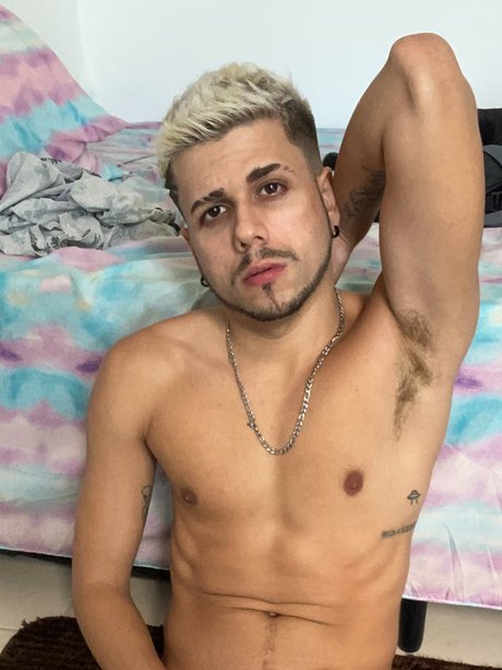 Naken läckt OnlyFans-bild av Yruki Beleboni