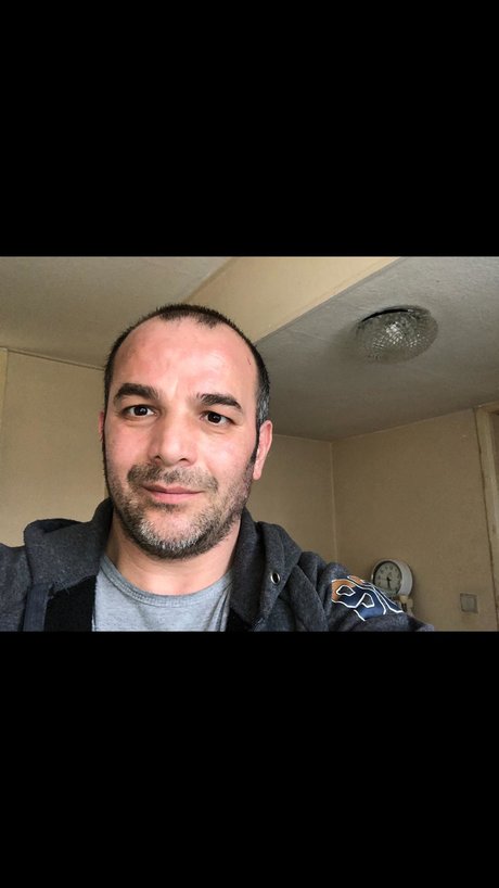 Nahá fotka uniklých OnlyFans od Yusuf