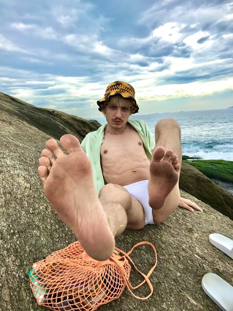 Naakte gelekte OnlyFans-foto van Master Twink