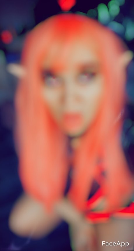 Naken läckt OnlyFans-bild av Trolote Cosplay