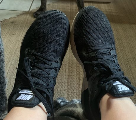 Alaston vuotanut OnlyFans-kuva Two Sinful Soles