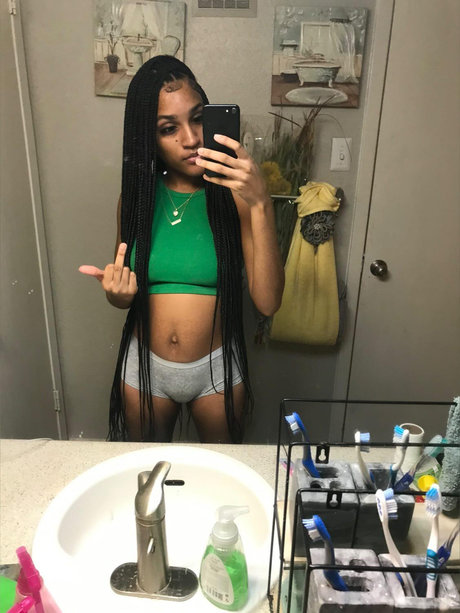 Обнаженная фотография утечки OnlyFans от Tyblood