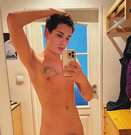 Обнаженная фотография утечки OnlyFans от  Tyler Scott 