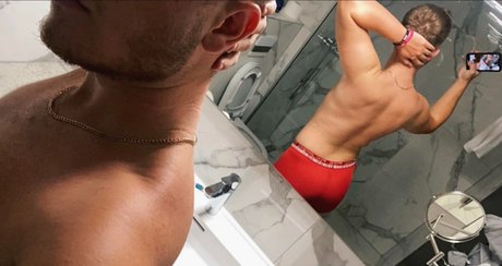 Nahá fotka uniklých OnlyFans od Trent Dixon