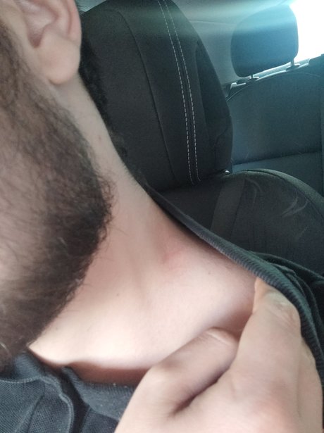 Naakte gelekte OnlyFans-foto van Fatguy