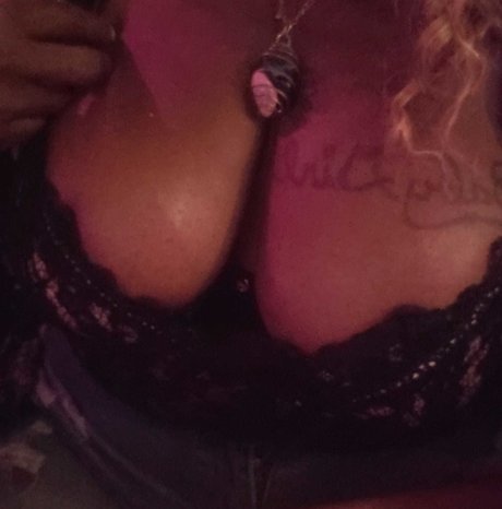 Naken läckt OnlyFans-bild av Quit Being Friendly To Phuck Boys