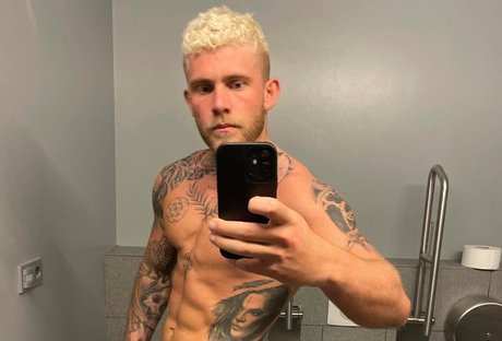 Naken läckt OnlyFans-bild av Kvidir