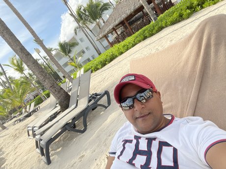 Naken lekkede OnlyFans-bilde av Adalberto Pea A