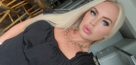 Обнаженная фотография утечки OnlyFans от Felicity Lou