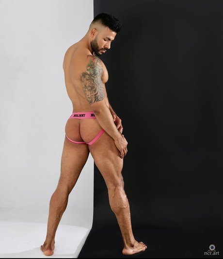 Naakte gelekte OnlyFans-foto van Faviovador