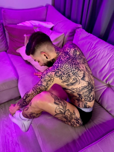 Naakte gelekte OnlyFans-foto van Dante Bracci