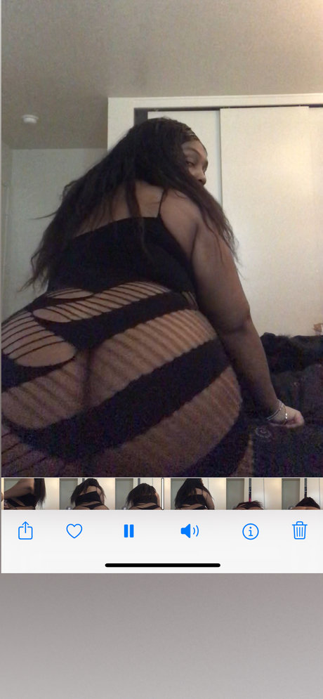 Nahá fotka uniklých OnlyFans od The Real Beautifulass Hell