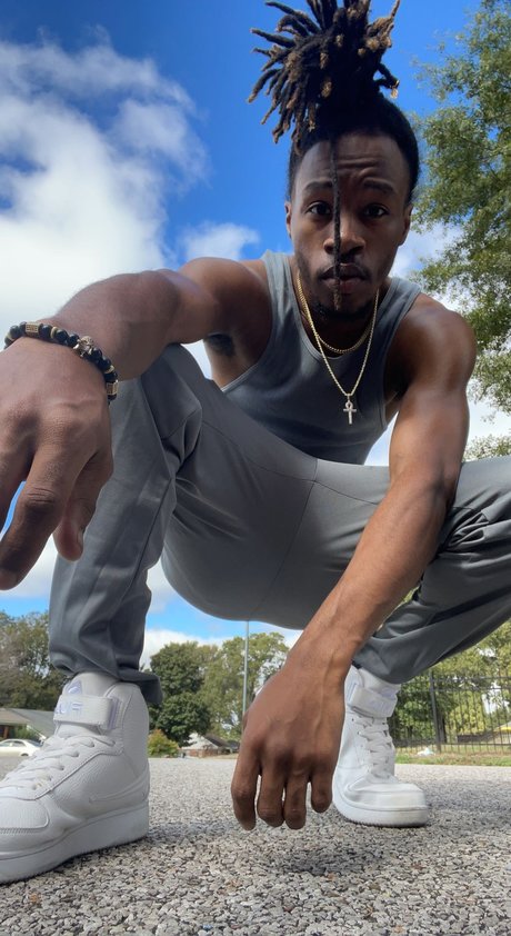 Naakte gelekte OnlyFans-foto van 7v