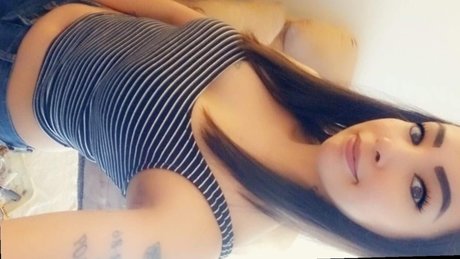 Naken läckt OnlyFans-bild av Carmela