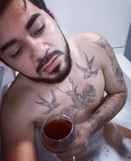 Naakte gelekte OnlyFans-foto van Mmateo Barahona